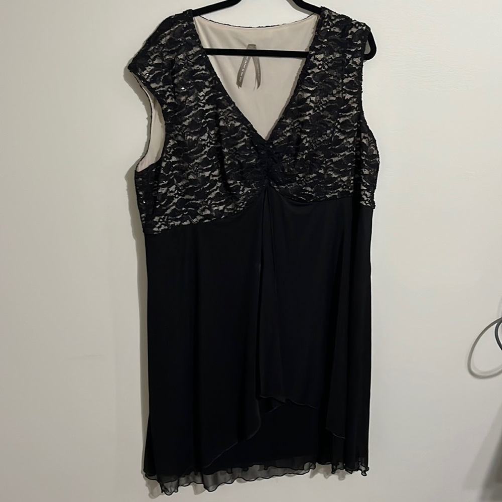 size 22 black lace sleeveless dress formal